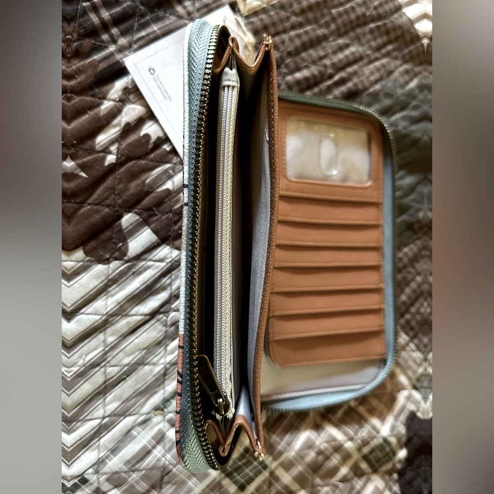BRAND NEW Thirty-One All About The Benjamin’s Wallet!